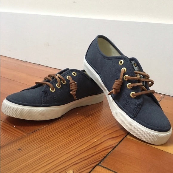 BRAND NEW Navy Sperry Topsiders with Coiled Laces - Picture 1 of 3